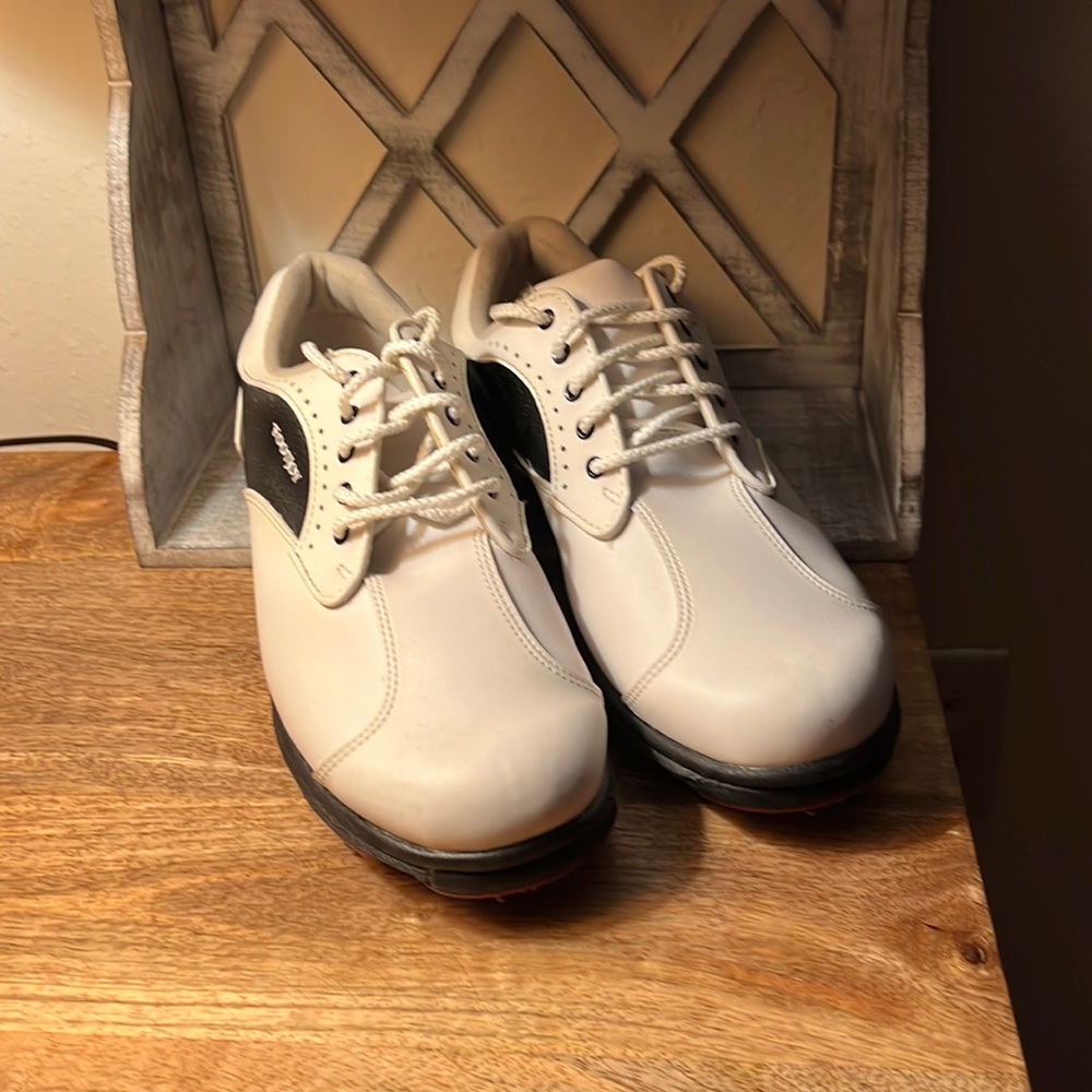 Footjoy greenjoys golf shoe